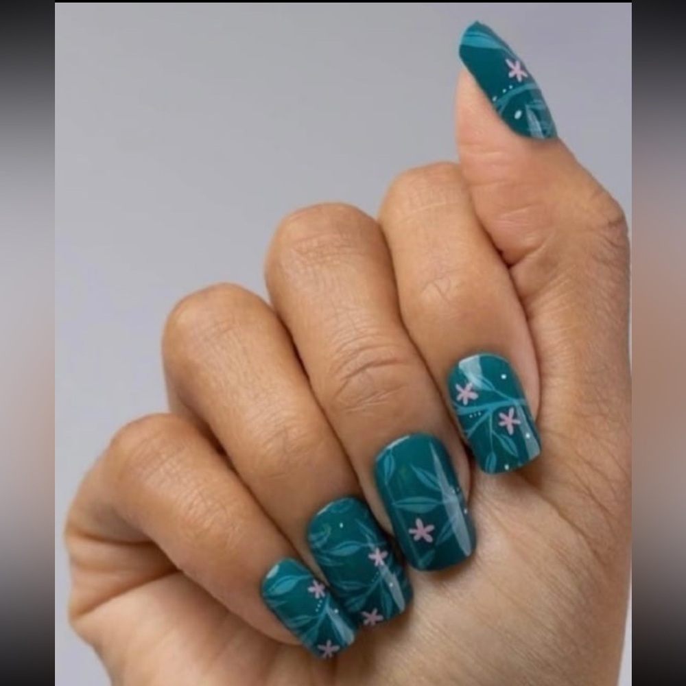 Red Aspen Nail Dashes